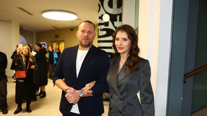 FOTO: Jakub Prachař a Sara Sandeva na premiéře filmu Dream Team, kde oba hrají.