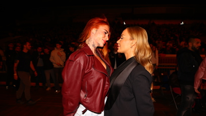 FOTO: Tereza Osladilová během staredownu s Dominikou Horákovou.