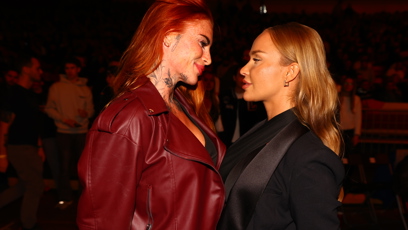 FOTO: Tereza Osladilová si se soupeřkou střihla líbačku.