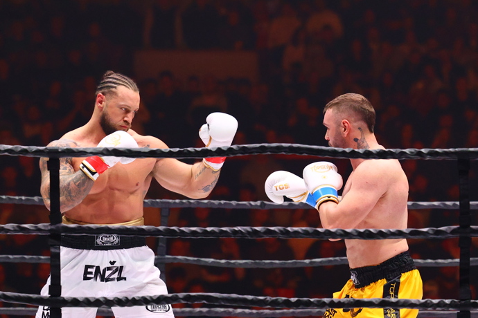 Karlos Benda a Jakub Enžl v ringu.
