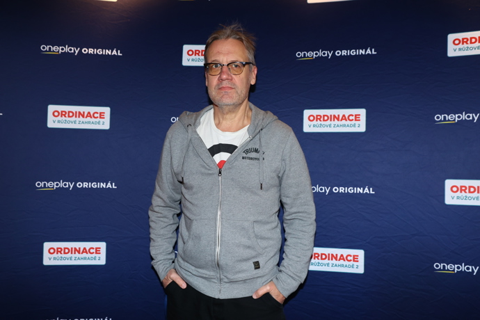 Matásek si zkrátka na obleky nepotrpí.