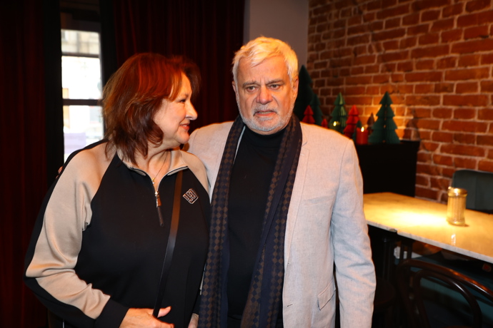 Zlata Adamovská se na svého manžela Petra Štěpánka stále kouká velmi zamilovaně.