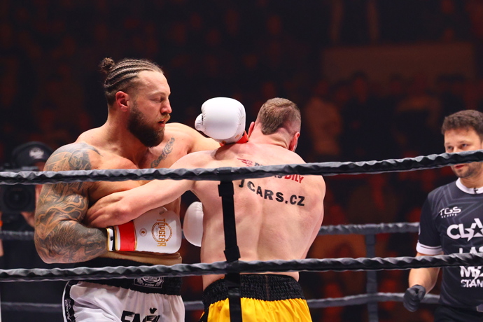 Karlos Benda a Jakub Enžl si to rozdali v boxu.