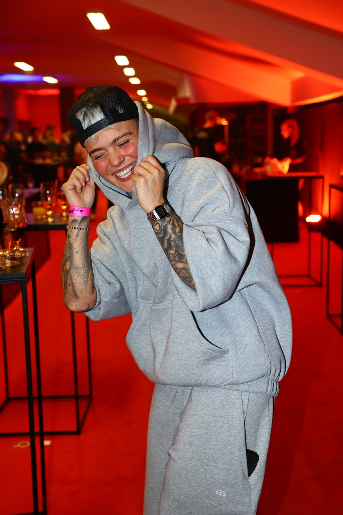 Alice Kolarčíková vypadá šťastně.