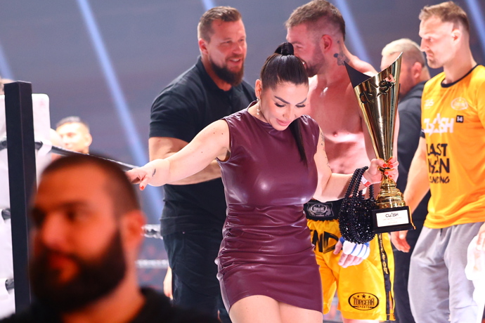 Trofej nakonec odnesla partnerka Karlose Bendy.