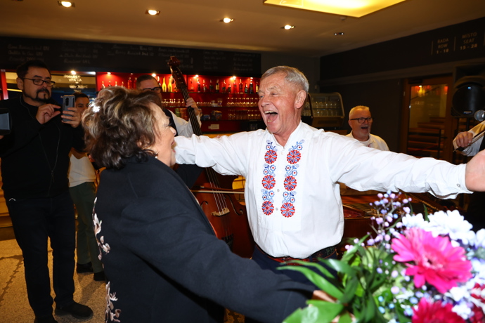 Herečka to pořádně roztočila, věk na ní není znát.