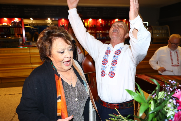 Zábavný křest kuchařky Jiřiny Bohdalové.