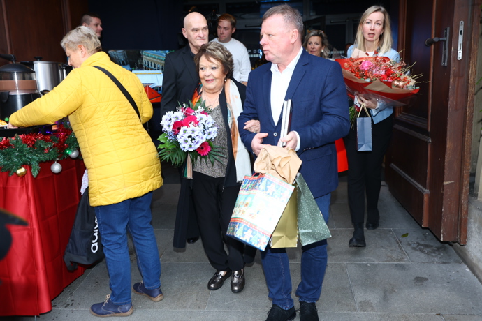 Bohdalová obdržela mnoho kytic.