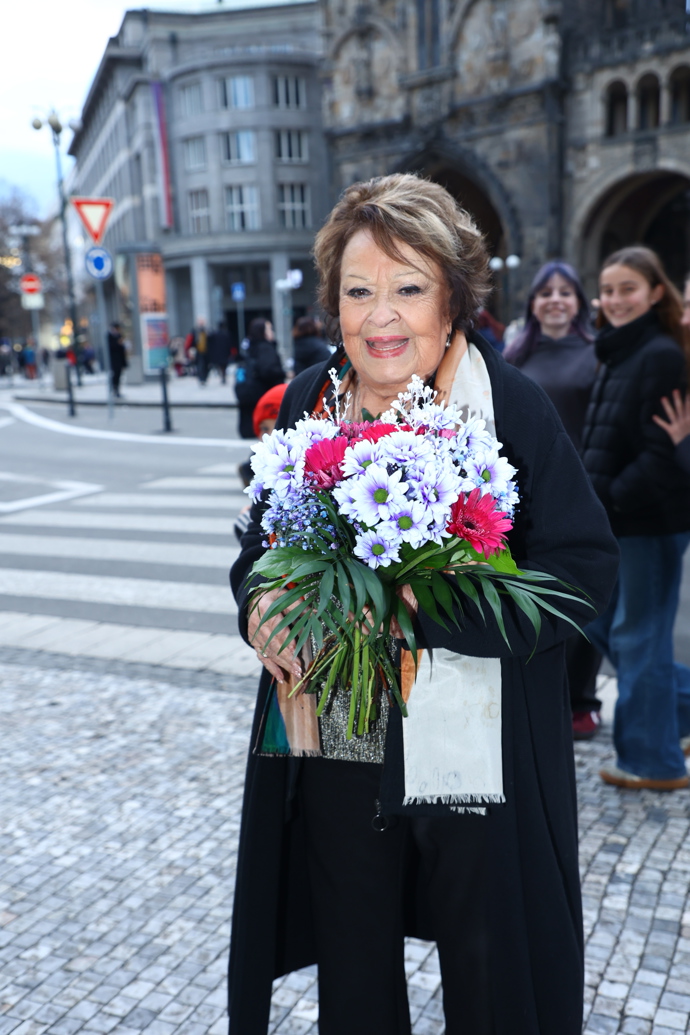 Usměvavá Jiřina Bohdalová.