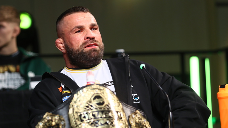 Karlos Vémola měl několik vrstev. 