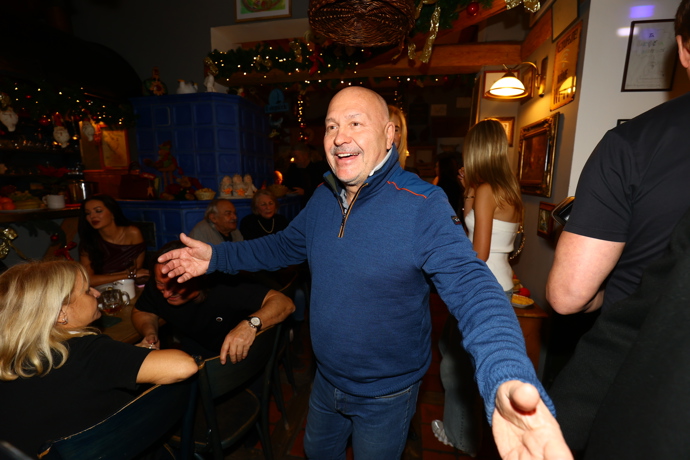 Michal David zářil na vánoční večírku u Slepiček.