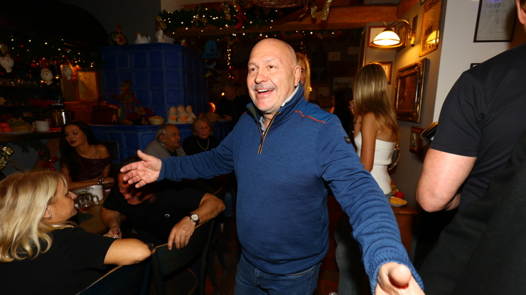 Michal David zářil na vánoční večírku u Slepiček.