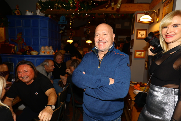 Michal David byl ve sváteční náladě.