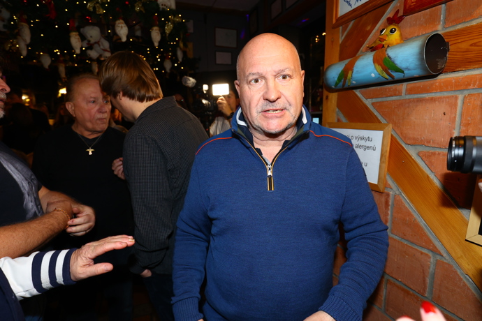 Náročná cesta skrz Slepičky.