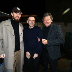 Standa Hložek se synem dorazil na Vánoční večírek.