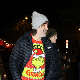 Jakub Kohák měl vánoční svetr s Grinchem. 