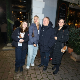 Petr Janda se pochlubil půvabnou manželkou a dospívajícími dcerami.