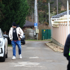 Policisté před domem Karlose Vémoly.
