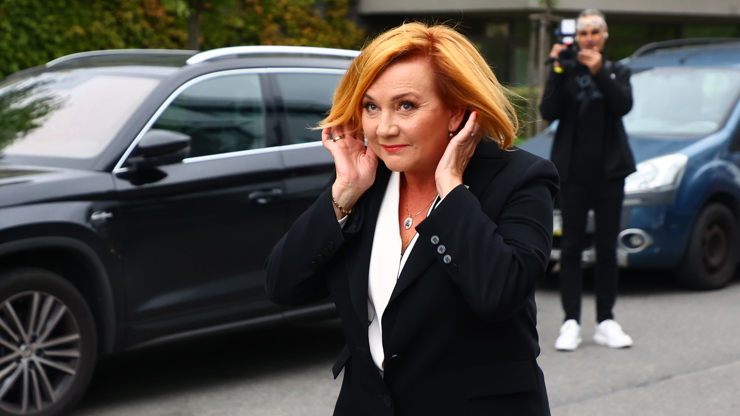 Alena Schillerová změnila image.