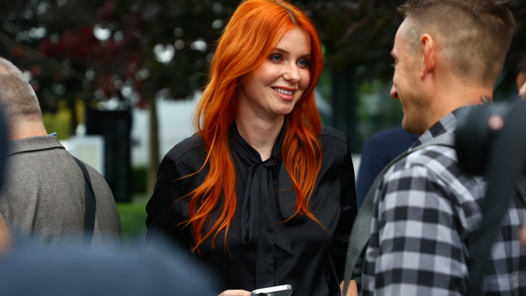 Aneta Zicklerová čekala na příjezd Andreje Babiše.