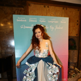 Eva Toulová na premiéře filmu Deník shopaholičky.