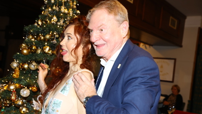 FOTO: Eva Toulová a moderátor Petr Jančařík.