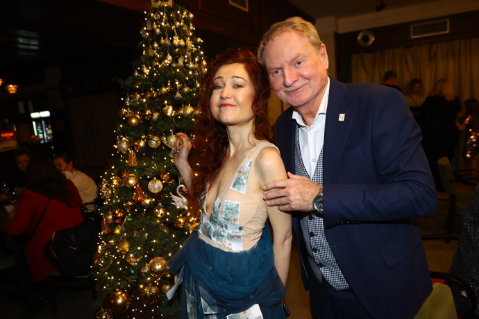 Eva Toulová s moderátorem Petrem Jančaříkem.