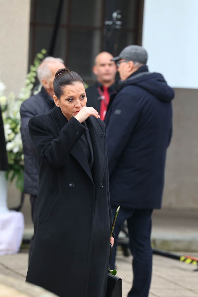 Bára Kodetová sušila slzy. 