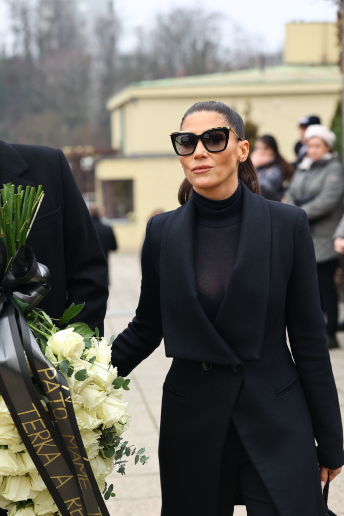 Tereza Kerndlová přinesla Hezuckému bílou kytici. 