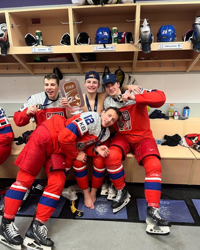 Adam už má ve sbírce bronz.