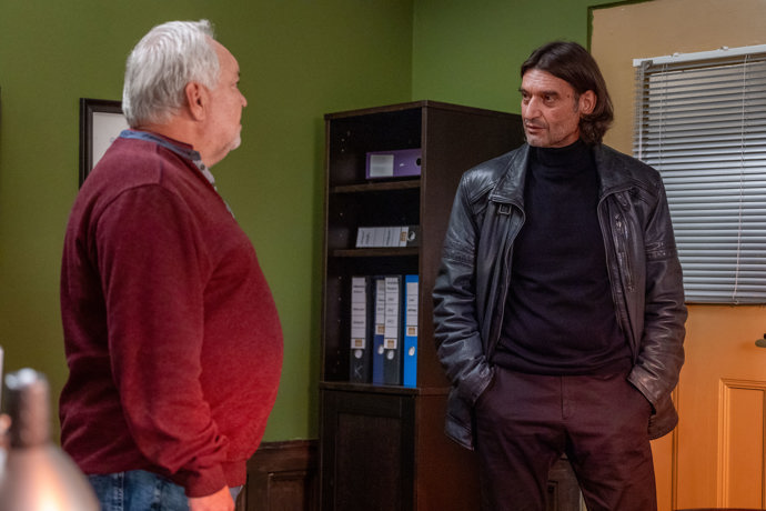 Teď se zdá, že by Lumírovi jeho přání mohl splnit tajemný muž s velkou mocí. Kdo to vlastně je?