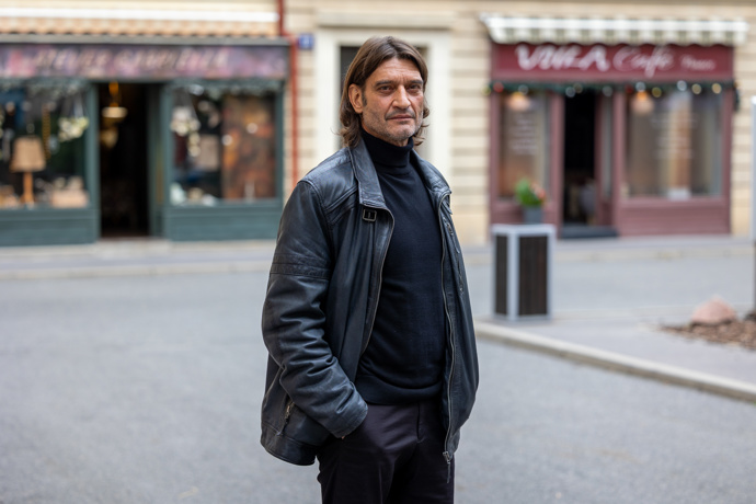 Tajemného muže si zahrál Ivan Franěk. V seriálu Ulice se s ním nevidíme naposled.