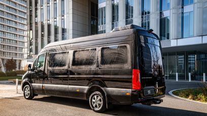 FOTO: Mercedes Sprinter hravě pojme celou kapelu.