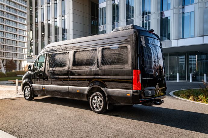 Mercedes Sprinter hravě pojme celou kapelu.