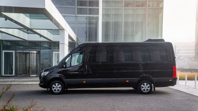 FOTO: Laco si nové auto nemůže vynachválit.