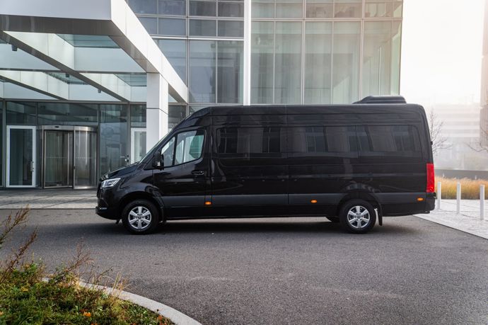 Laco si nové auto nemůže vynachválit.