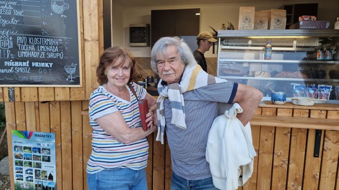 S manželkou Hanou se často vydávají na výlety a posilnění nikdy neuškodí!