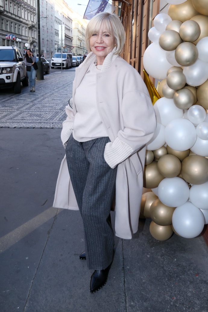 Jana Švandová dnes. Úžasná dáma s obrovským kouzlem, která jako by nezestárla.