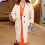 Markéta Hrubešová oblékla kabát v barvě roku 2026 a dokonale ji sladila se zbytkem outfitu.