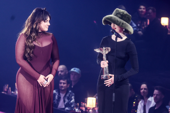 Zároveň akci částečně moderovala. 