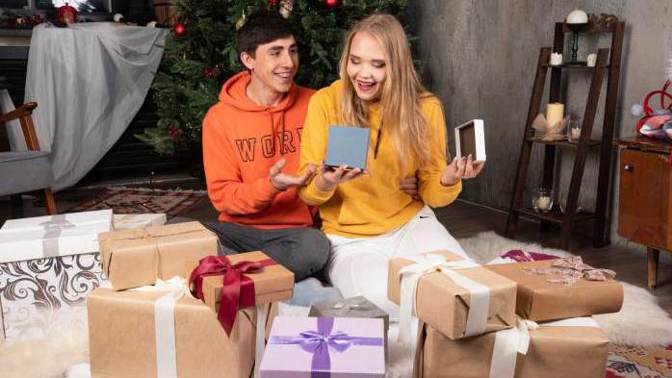 Čím na Vánoce potěšit milovníky moderních technologií? Tipy na dárky, které je ohromí