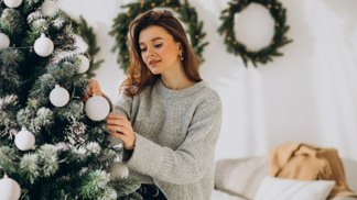 Julie (32): Zdobení vánočního stromečku s babičkou mi změnilo život. V jedné ozdobě jsem našla velké překvapení