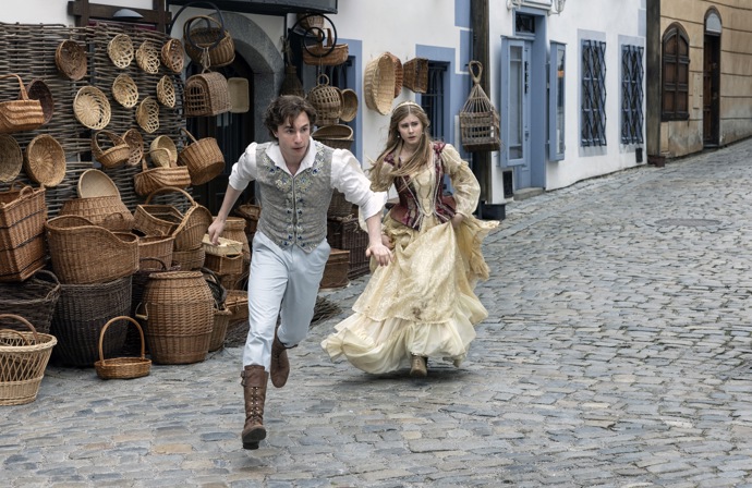 Sofie Anna říká, že v Oskaru Hesovi měla velkou podporu. Přeci jen má s natáčením o poznání více zkušeností.