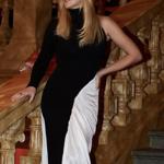 Moderátorka Zorka Hejdová se zamilovala do šatů značky Anamé. Prvenství si ale připsat nemůže