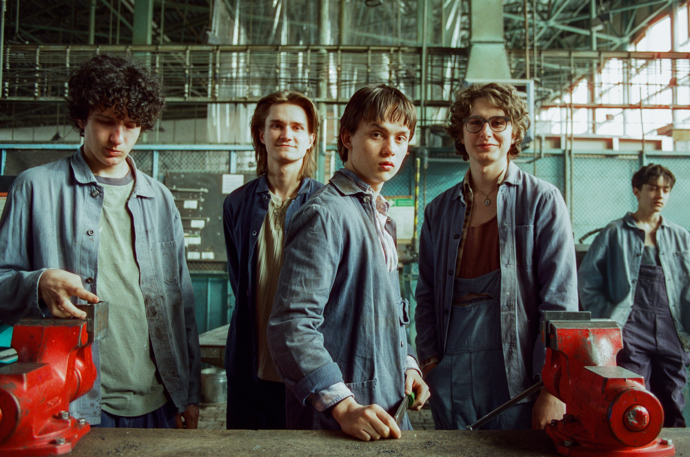 Vraha Jiřího Straku ztvárňuje Maxmilián Kocek.