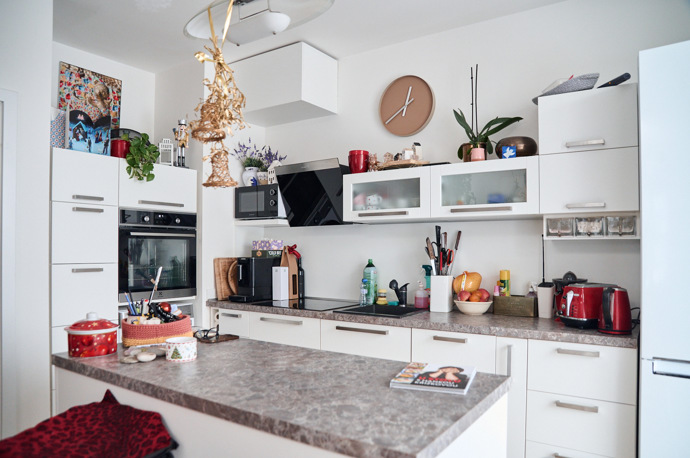 Pohled na kuchyň, kterou si Hanka Křížková celou navrhovala sama.