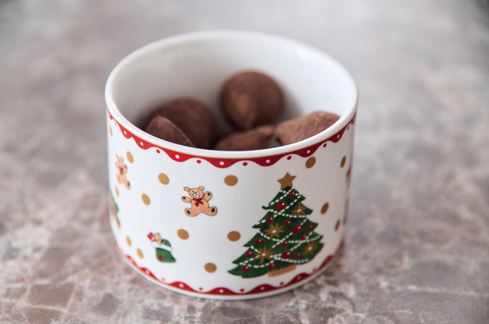 Bonbóny pro návštěvy ještě ve vánočním hrníčku