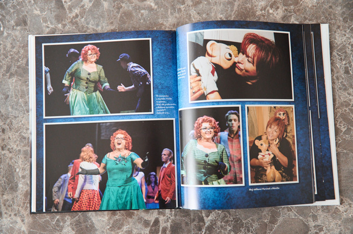 Jeden z muzikálů v HDK, Vražda za oponou, a Hančin milovaný Hurvínek