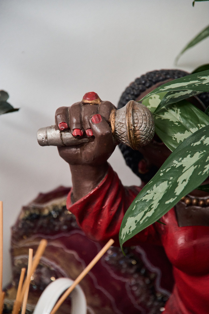 Černošku s mikrofonem dostala Hanka kdysi k narozeninám od Ťuldy Brouska.