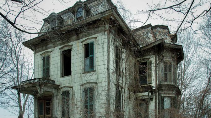 V těchto domech doopravdy straší!